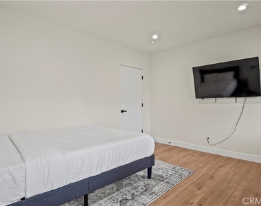 4711 Tyrone - Photo Thumbnail 34