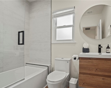4711 Tyrone - Photo Thumbnail 38