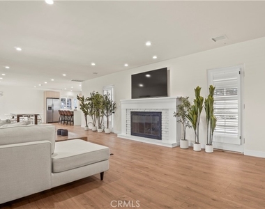 4711 Tyrone - Photo Thumbnail 19