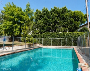 4711 Tyrone - Photo Thumbnail 8