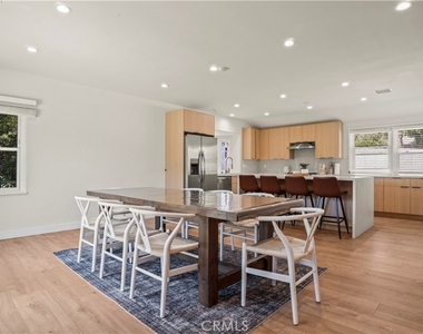 4711 Tyrone - Photo Thumbnail 30