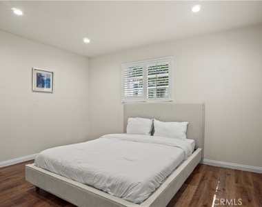 4711 Tyrone - Photo Thumbnail 59