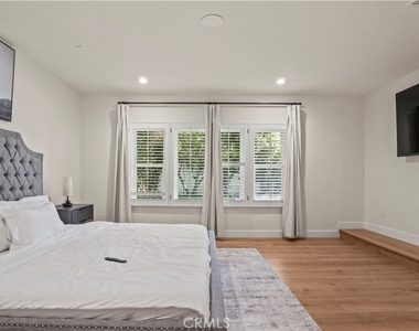 4711 Tyrone - Photo Thumbnail 46