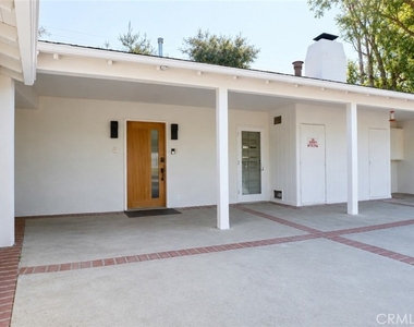 4711 Tyrone - Photo Thumbnail 5