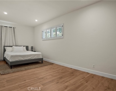 4711 Tyrone - Photo Thumbnail 39