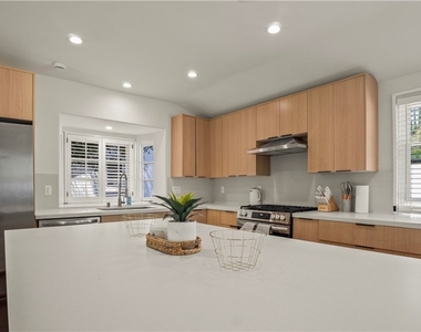 4711 Tyrone - Photo Thumbnail 28