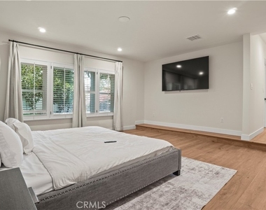 4711 Tyrone - Photo Thumbnail 43