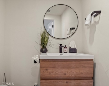 4711 Tyrone - Photo Thumbnail 32