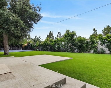 4711 Tyrone - Photo Thumbnail 11