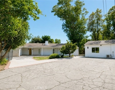 4711 Tyrone - Photo Thumbnail 2