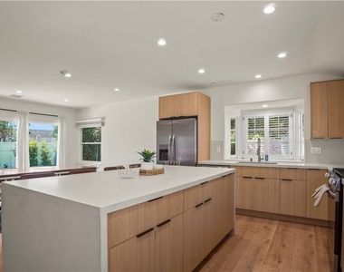 4711 Tyrone - Photo Thumbnail 26