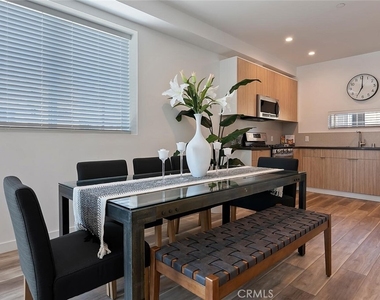 13538 Vanowen Street - Photo Thumbnail 11
