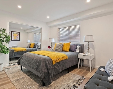 13538 Vanowen Street - Photo Thumbnail 20