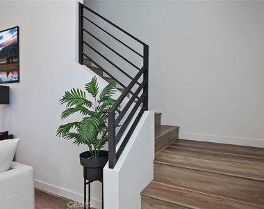 13538 Vanowen Street - Photo Thumbnail 14