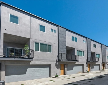 13538 Vanowen Street - Photo Thumbnail 1