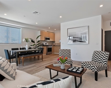 13538 Vanowen Street - Photo Thumbnail 10