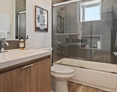 13538 Vanowen Street - Photo Thumbnail 29