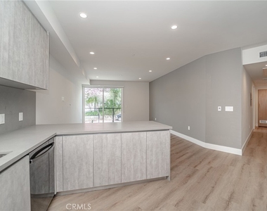 2828 London Street - Photo Thumbnail 2