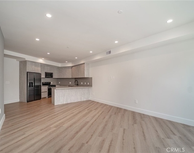 2828 London Street - Photo Thumbnail 7