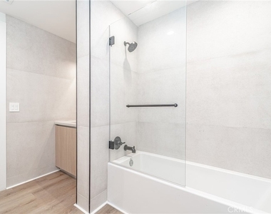 2828 London Street - Photo Thumbnail 18