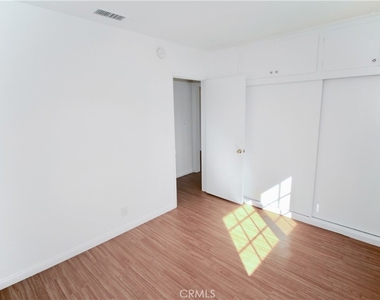 6951 Simpson Avenue - Photo Thumbnail 14