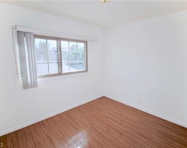 6951 Simpson Avenue - Photo Thumbnail 13