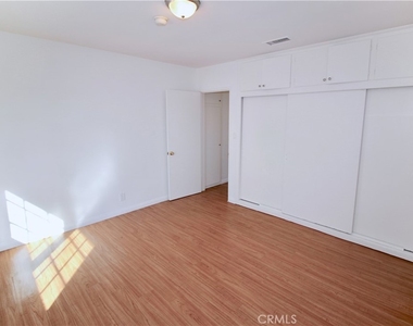 6951 Simpson Avenue - Photo Thumbnail 9
