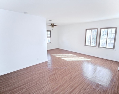 6951 Simpson Avenue - Photo Thumbnail 5