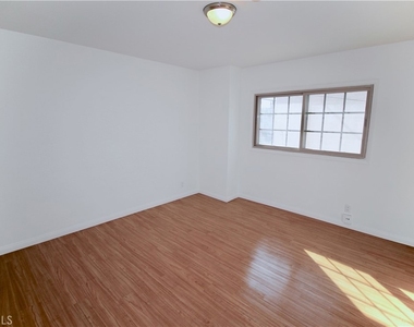6951 Simpson Avenue - Photo Thumbnail 10