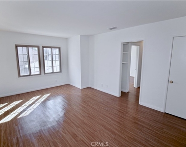 6951 Simpson Avenue - Photo Thumbnail 6