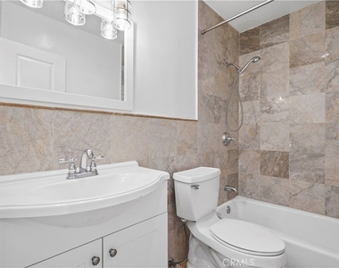 15457 Moorpark - Photo Thumbnail 14
