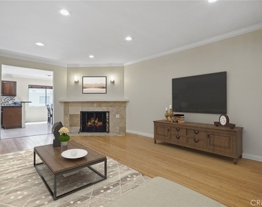 15457 Moorpark - Photo Thumbnail 1