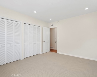 15457 Moorpark - Photo Thumbnail 17