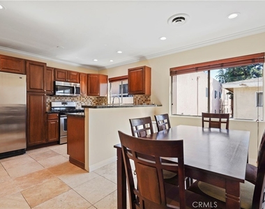 15457 Moorpark - Photo Thumbnail 3