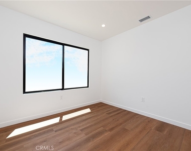 7008 Aura - Photo Thumbnail 9