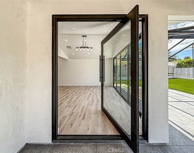 22921 Dolorosa Street - Photo Thumbnail 4