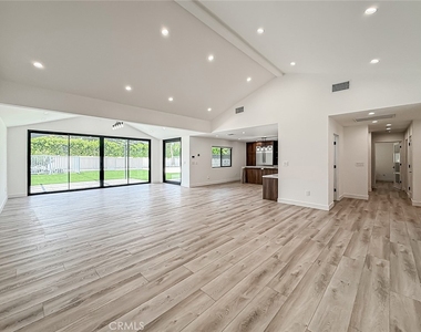 22921 Dolorosa Street - Photo Thumbnail 14