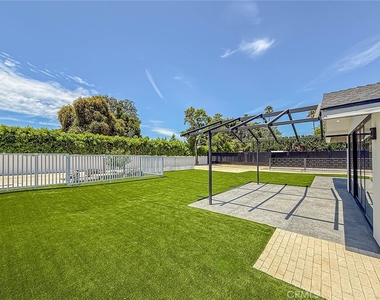 22921 Dolorosa Street - Photo Thumbnail 7
