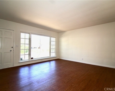 21470 Providencia Street - Photo Thumbnail 6