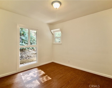 21470 Providencia Street - Photo Thumbnail 9
