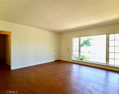 21470 Providencia Street - Photo Thumbnail 7