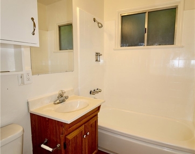 21470 Providencia Street - Photo Thumbnail 12