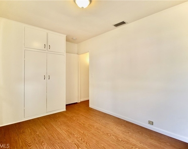 21470 Providencia Street - Photo Thumbnail 14