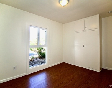21470 Providencia Street - Photo Thumbnail 15