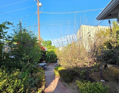 8956 Gladbeck Avenue - Photo Thumbnail 21