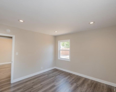 8956 Gladbeck Avenue - Photo Thumbnail 14