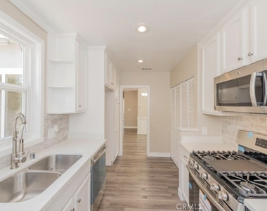 8956 Gladbeck Avenue - Photo Thumbnail 23