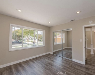 8956 Gladbeck Avenue - Photo Thumbnail 15