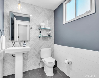 532 W Elk Avenue - Photo Thumbnail 8