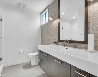 532 W Elk Avenue - Photo Thumbnail 11
